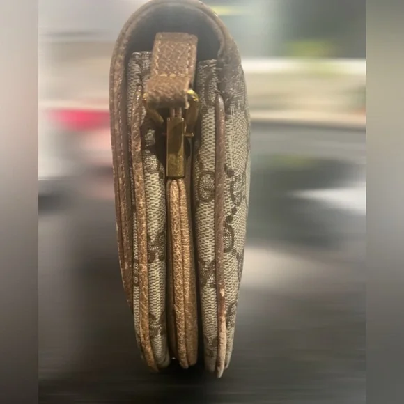 GUCCI Vintage GG Monogram Small Flap Shoulder/Crossbody Bag - Picture 5 of 12